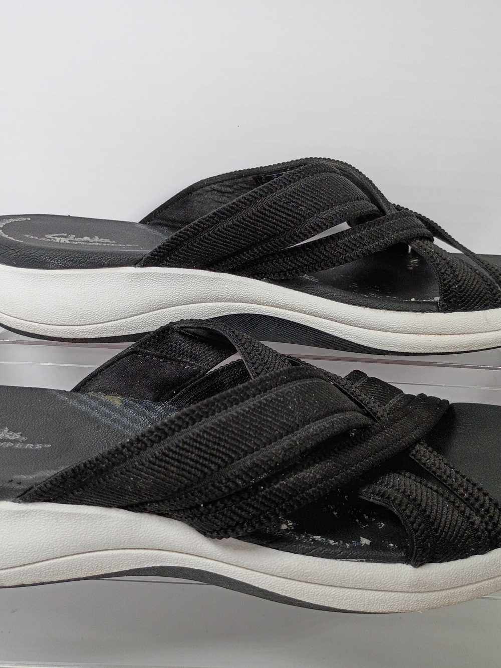Clarks Black Strappy Cushioned Slip On Synthetic Rubber Sole Women's Sandal 7